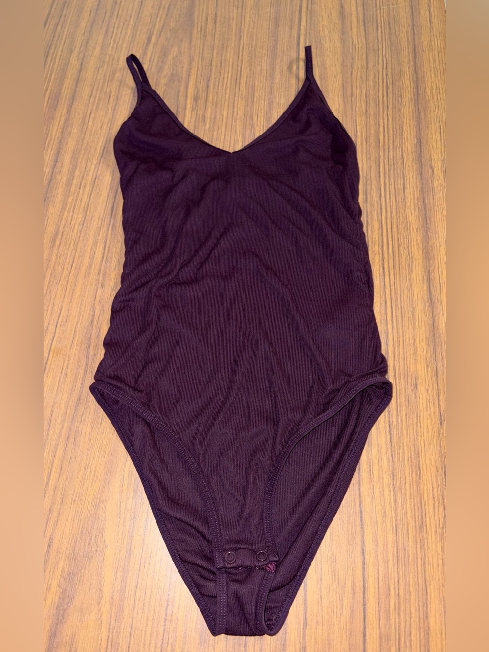 Womens size xs aritzia Talula Deep Plum V-Neck Bodysuit